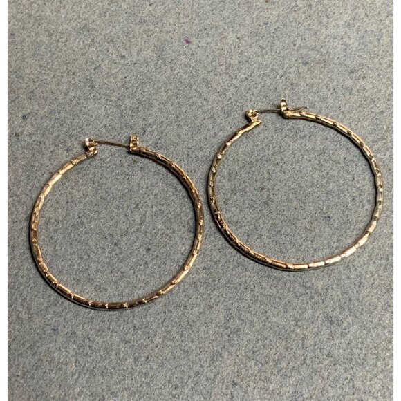 Heart Hoop Pierced Earrings Skinny Silver Textured Snap Retro Vintage Valentine - Picture 2 of 6